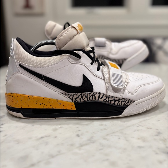 Men’s Jordan Legacy 312 Low, Black/Yelow Ochre/White, Sz 13, good pre owned cond - Picture 2 of 11